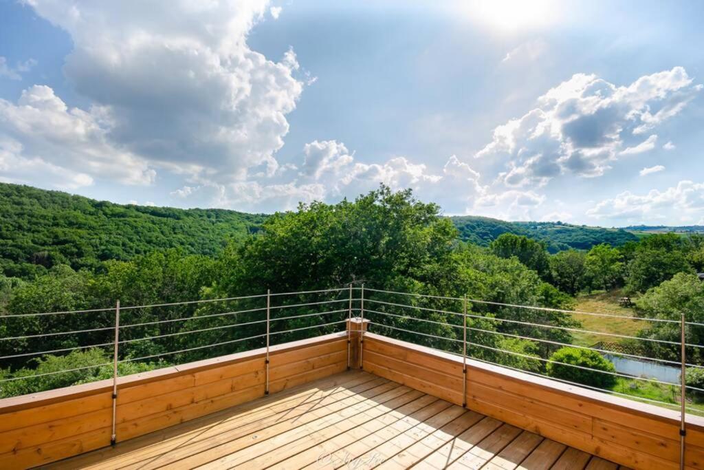 Вилла Gite Du Mont Plaisir Chouvigny Экстерьер фото