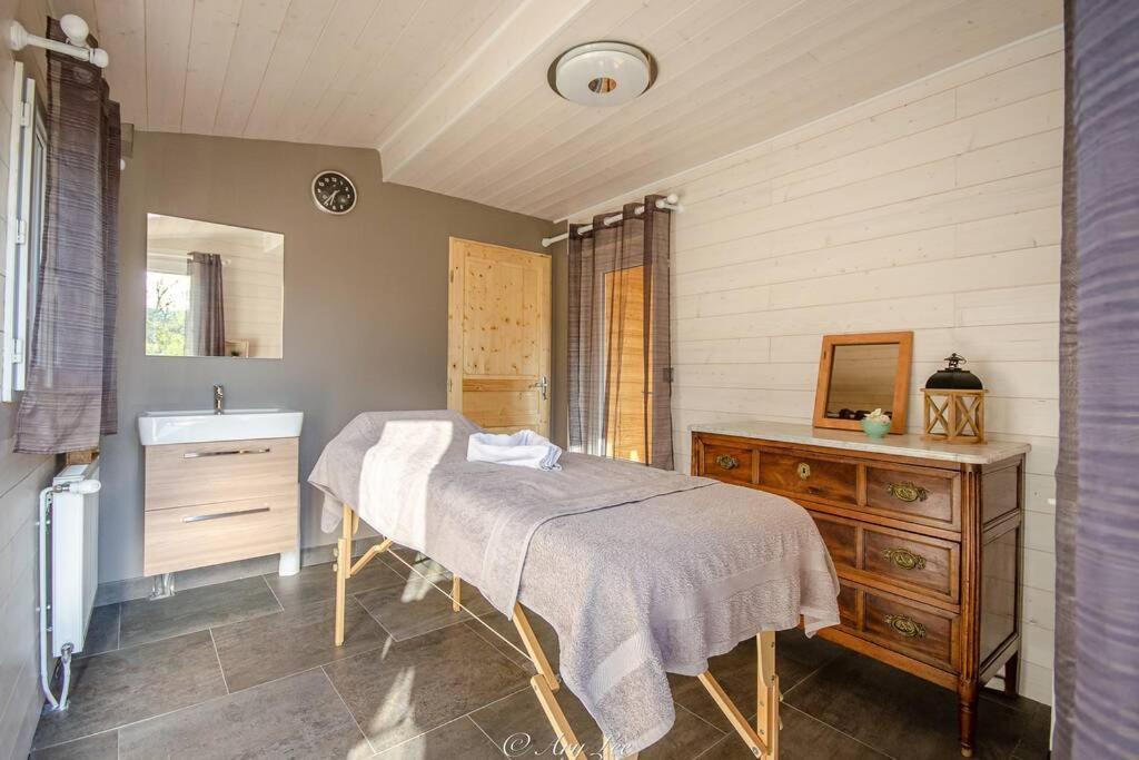 Вилла Gite Du Mont Plaisir Chouvigny Экстерьер фото
